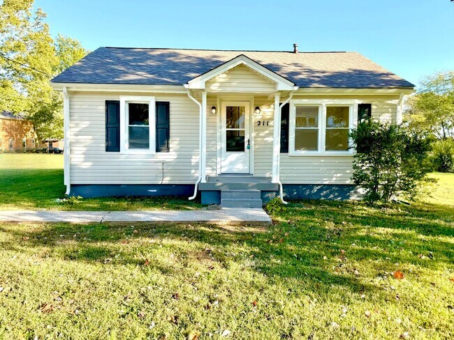 Building Photo - 211 Sanderson Dr