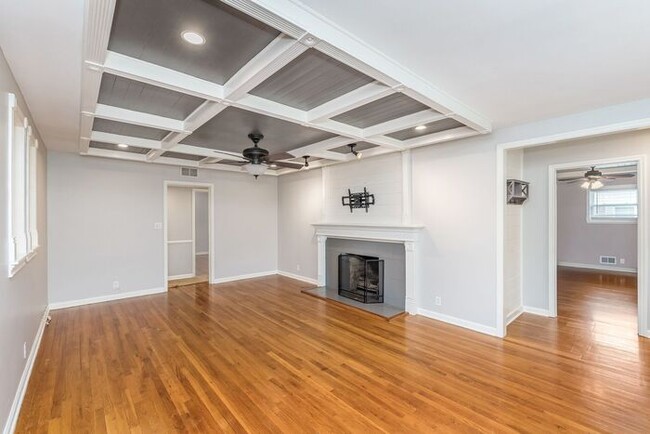 Building Photo - Fantastic 4 Bedroom Home In Great North Indy Location!