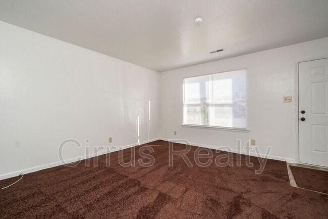 Building Photo - 2716 Peach St