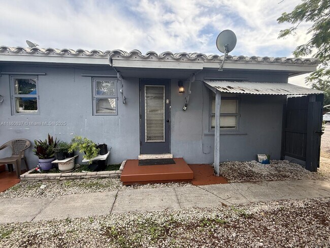 Building Photo - 1116 NE 16th Terrace