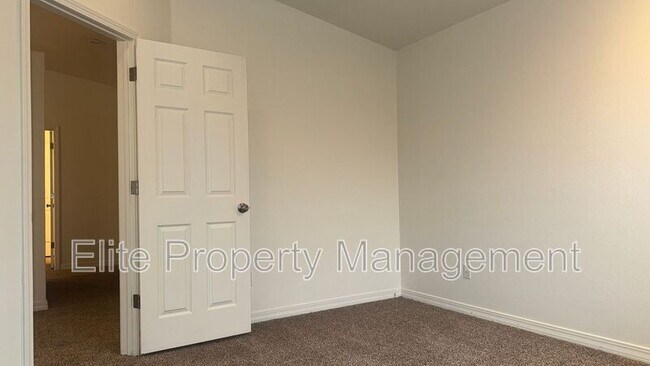 Building Photo - 195 S Stardust Ct
