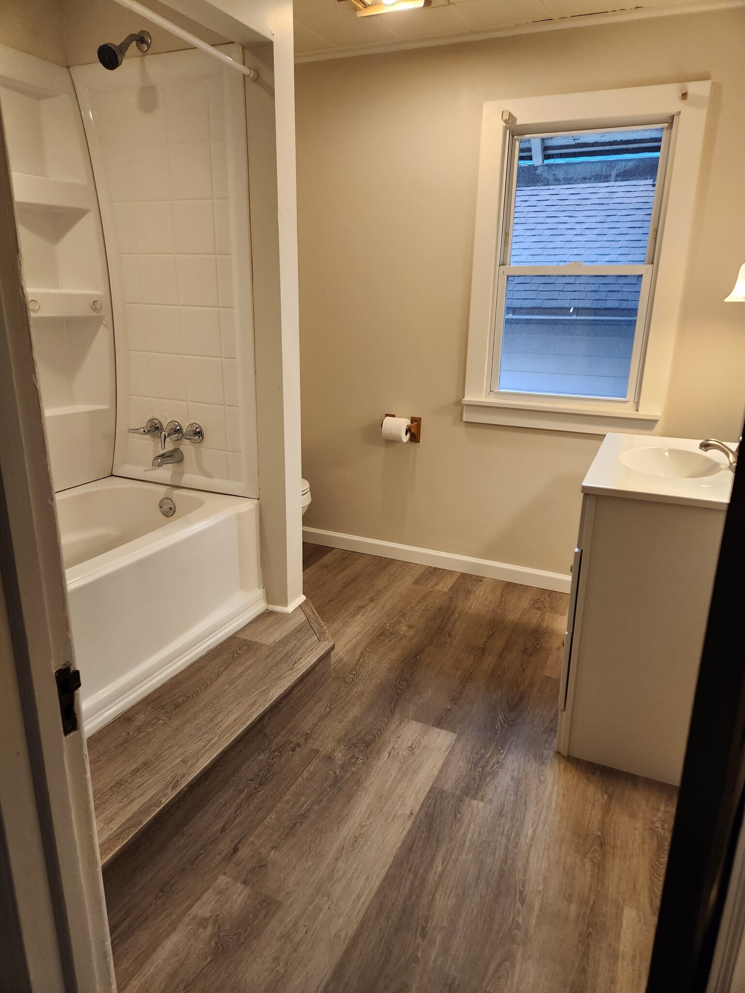 Bathroom - 516 W End Ave