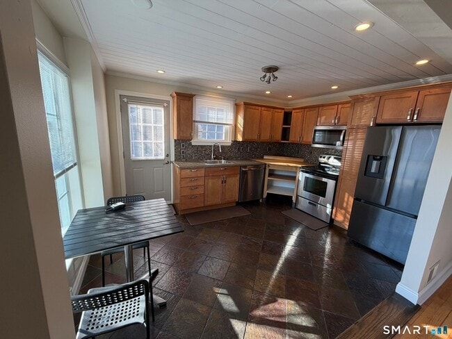 Building Photo - 67 Rockwell Ave