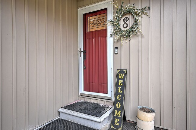 Building Photo - 3 Bedroom 2 Bath Condo  Blountville, TN