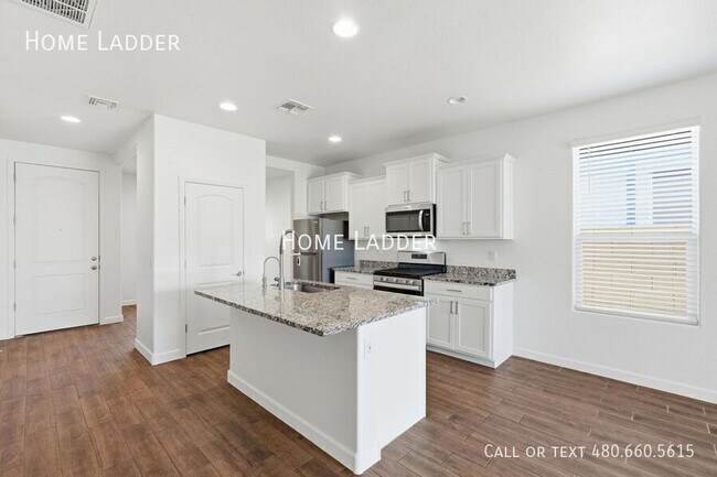 Building Photo - 2713 N Camden Dr