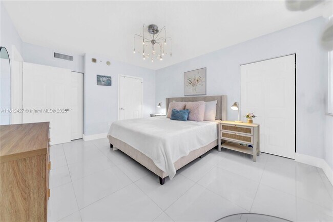 Building Photo - 2080 S Ocean Dr
