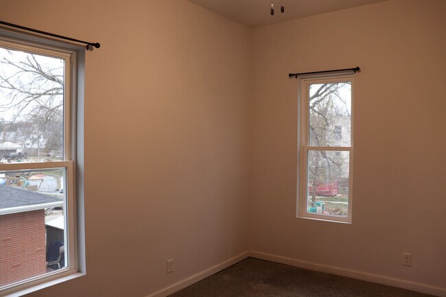 Building Photo - 6801 Lexington Ave