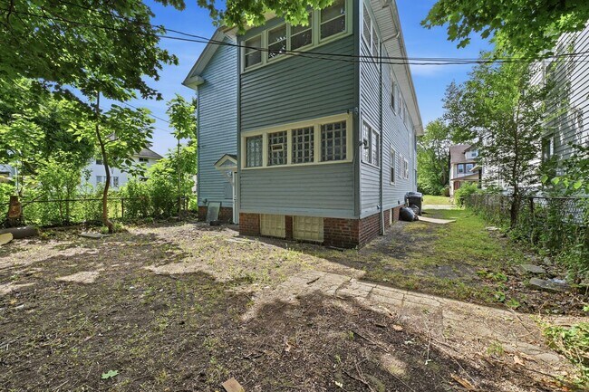 Building Photo - 11611 Fairport Ave