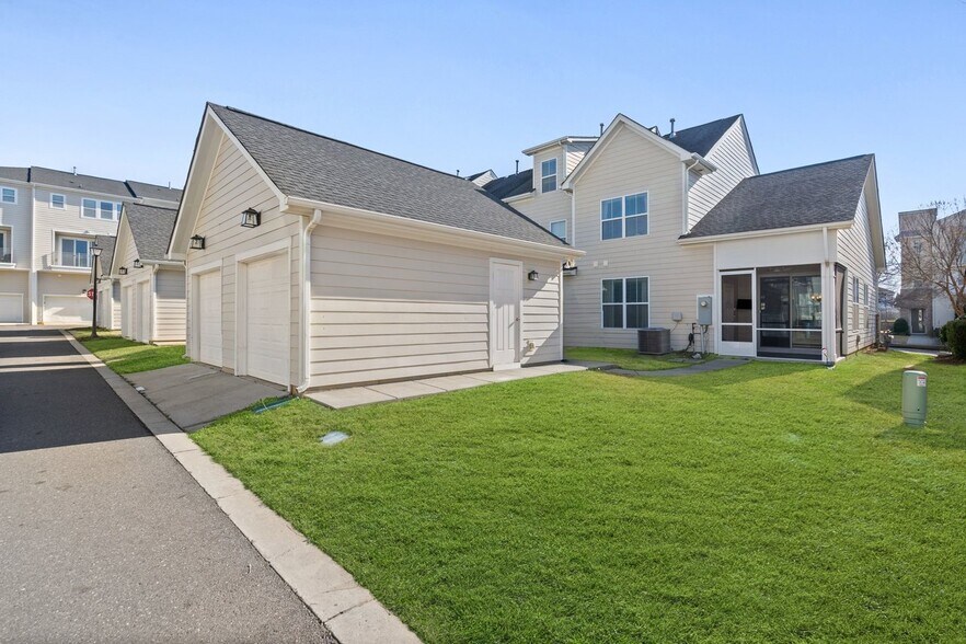 Building Photo - 1616 Pat Garrett St