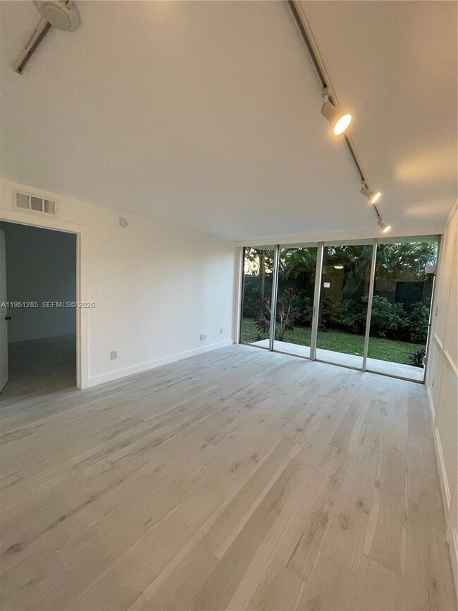 Building Photo - 2160 SW 16th Ave