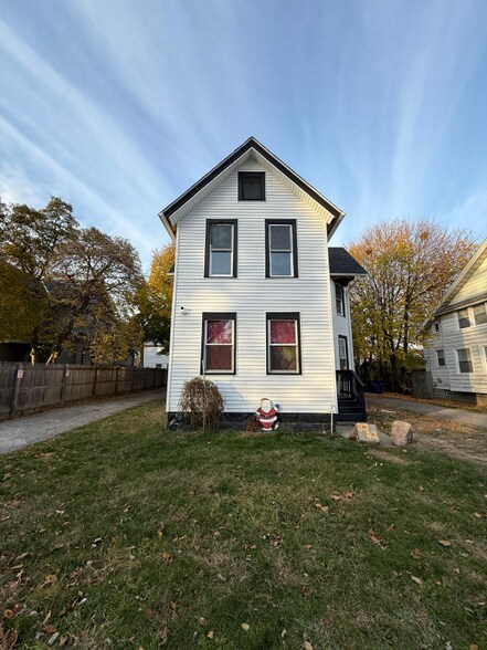 Building Photo - 3202 Bradwell Ave