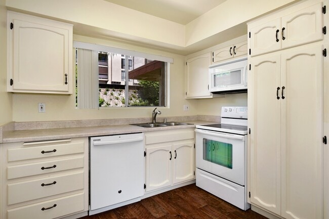 Building Photo - 2 bedroom 2 bath condo for rent in San Car...