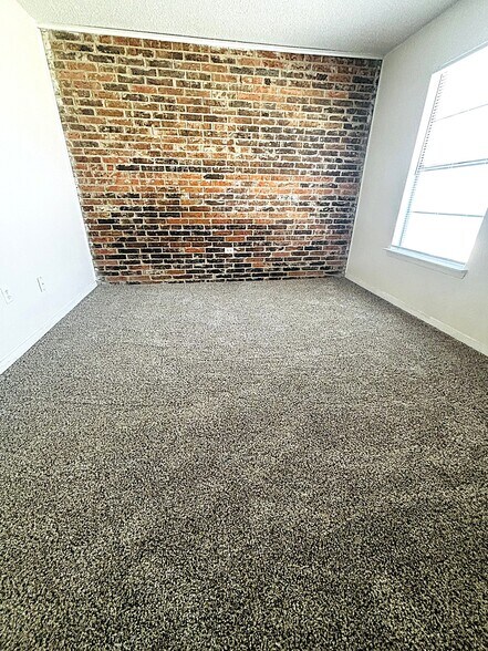 Building Photo - 402 S 2nd St