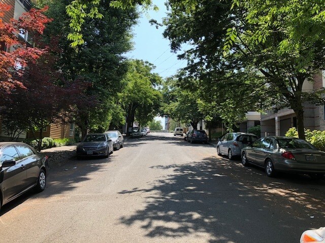 Building Photo - 1535 SW Clay St