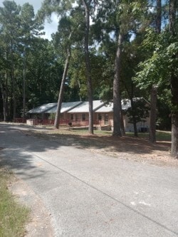 Building Photo - 8680 Piney Shores Dr