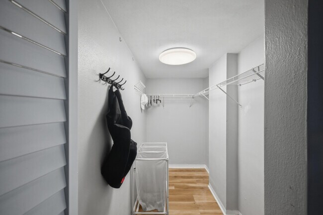 Building Photo - 3401 Spanish Trail