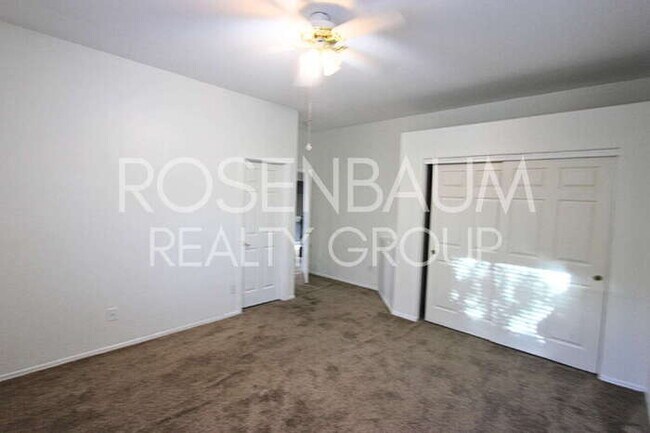 Building Photo - Stunning 4-bedrooms, 3.5 baths home with a...