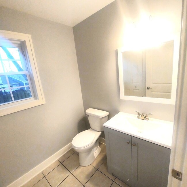 Building Photo - 617 Yale Ln