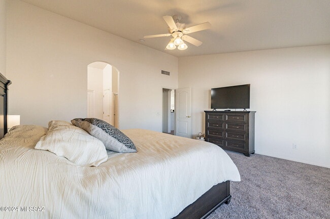 Building Photo - 36500 S Rock Crest Dr