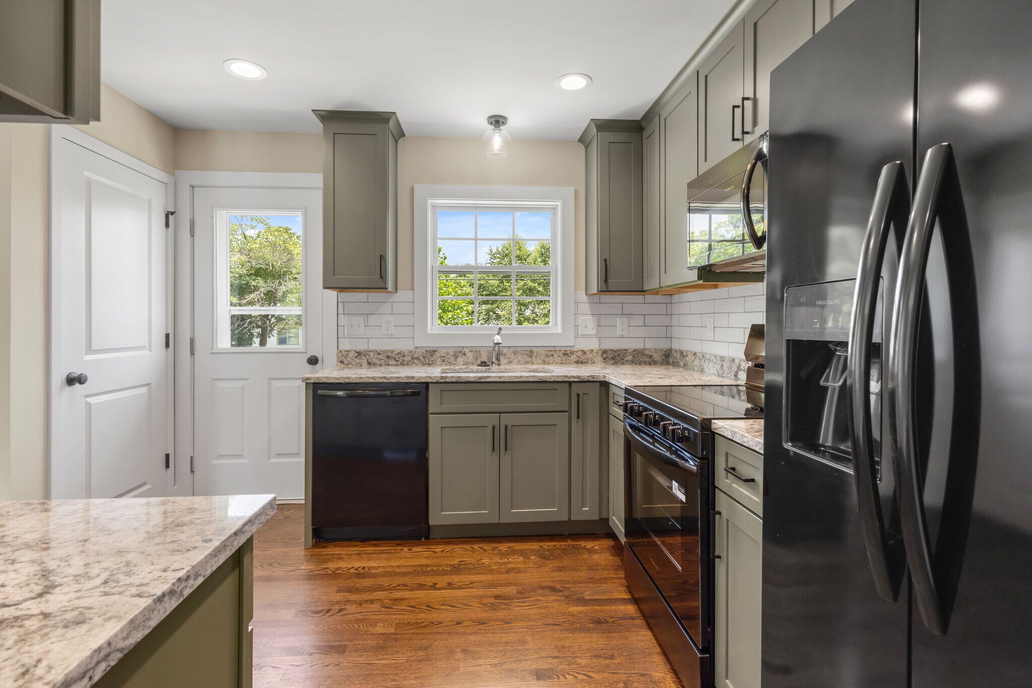 Building Photo - 2628 Linden Pl
