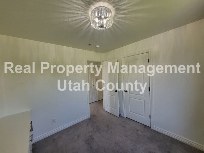 Building Photo - 518 S 2150 W