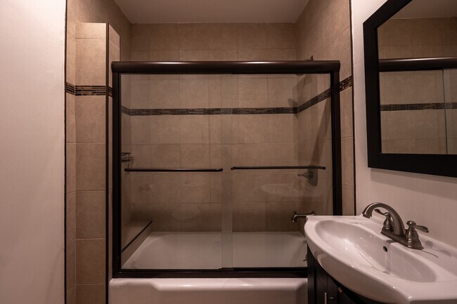 Building Photo - 10930 Oro Vista Ave