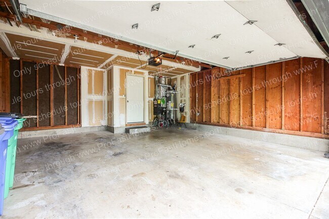 Building Photo - 6416 SE 139th Ave