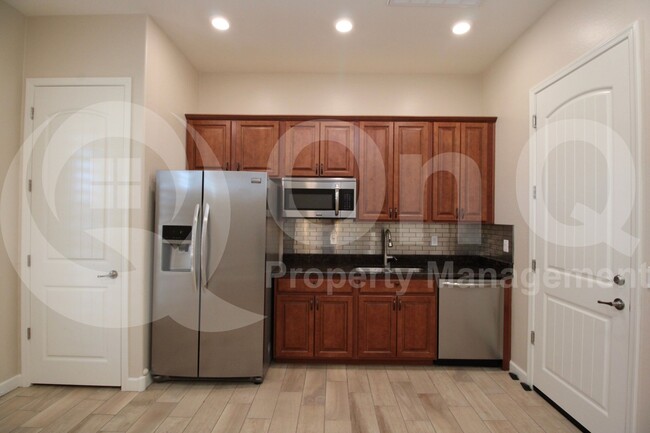 Building Photo - 4984 S Leisure Way