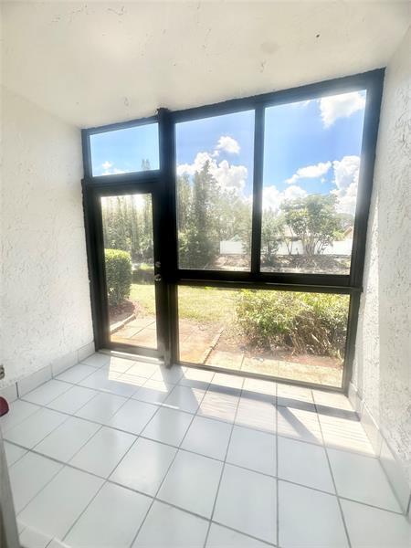 Building Photo - 717 Gardens Dr
