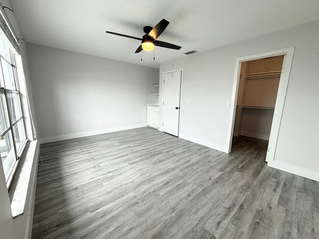 Building Photo - Stunningly Remodeled 2-Bed, 1.5-bath, with...