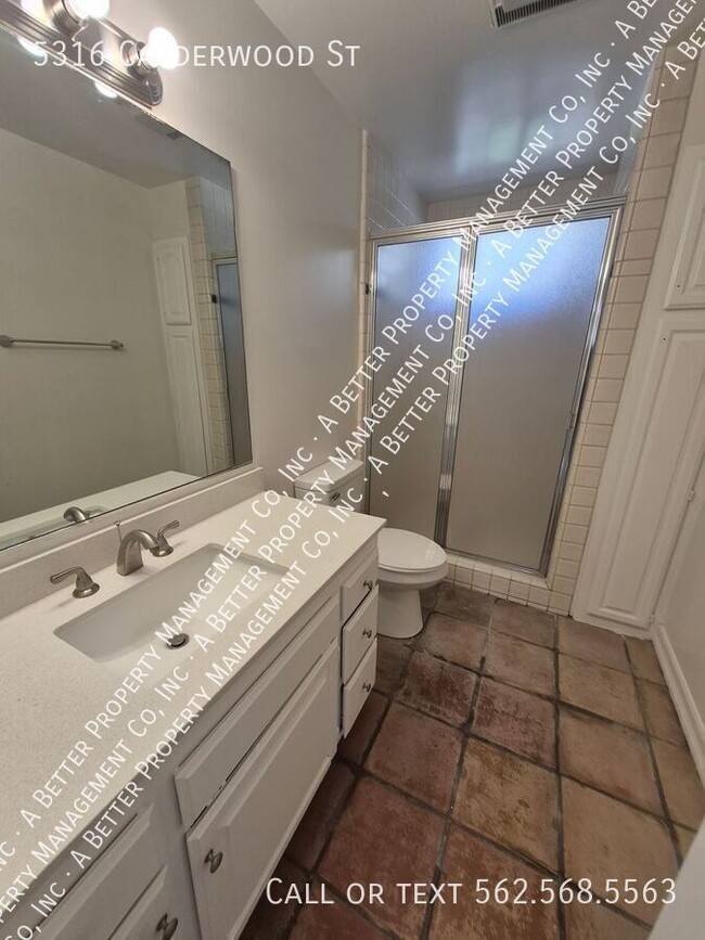 Building Photo - 5316 E Calderwood St