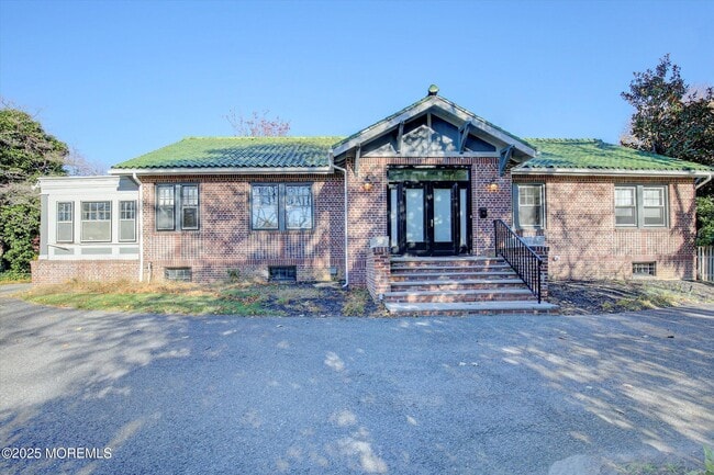 Building Photo - 589 Westwood Ave