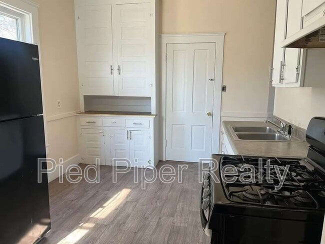 Building Photo - 404 E Prospect Terrace