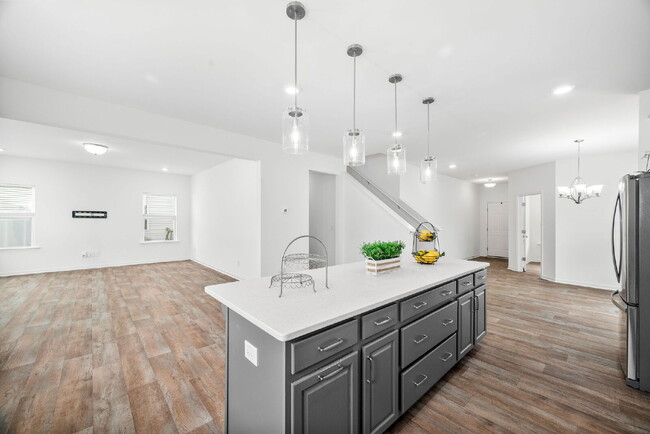 Building Photo - Spacious 4-Bedroom Rental in Desirable Arl...