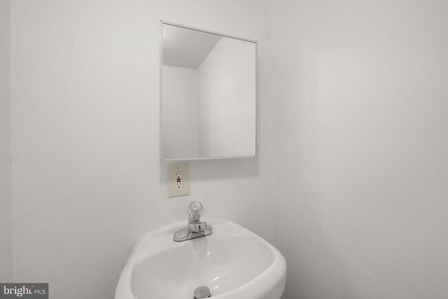 Building Photo - 6212 Carters Ln