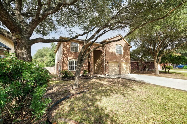 Building Photo - Beautiful Rental now available in Thistle Creek (Schertz) - 5 Bedrooms! Realtor Commission: $750