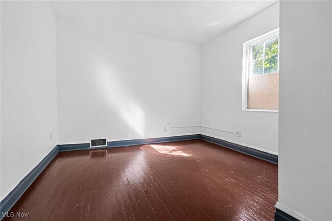 Building Photo - 740 Fern St