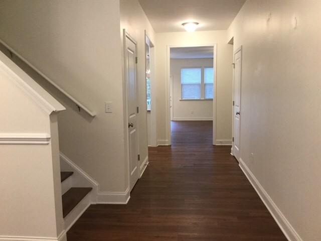 Building Photo - 303 South Fork Lane