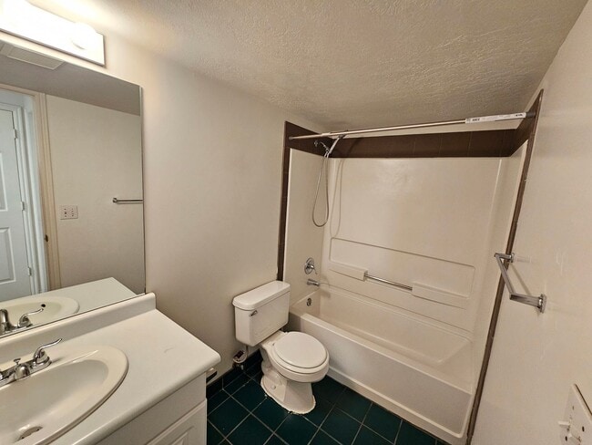 Building Photo - Spacious 3 Bd 2.5 Bath Townhouse in Bountiful