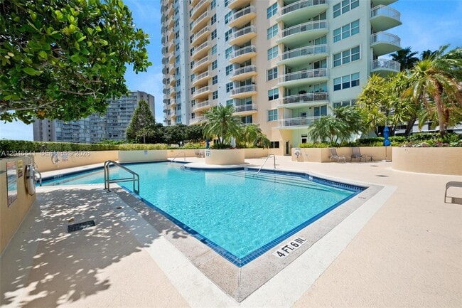 Building Photo - 2475 Brickell Ave