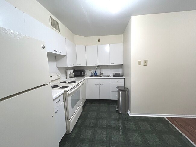 Building Photo - 1567 Ridge Ave