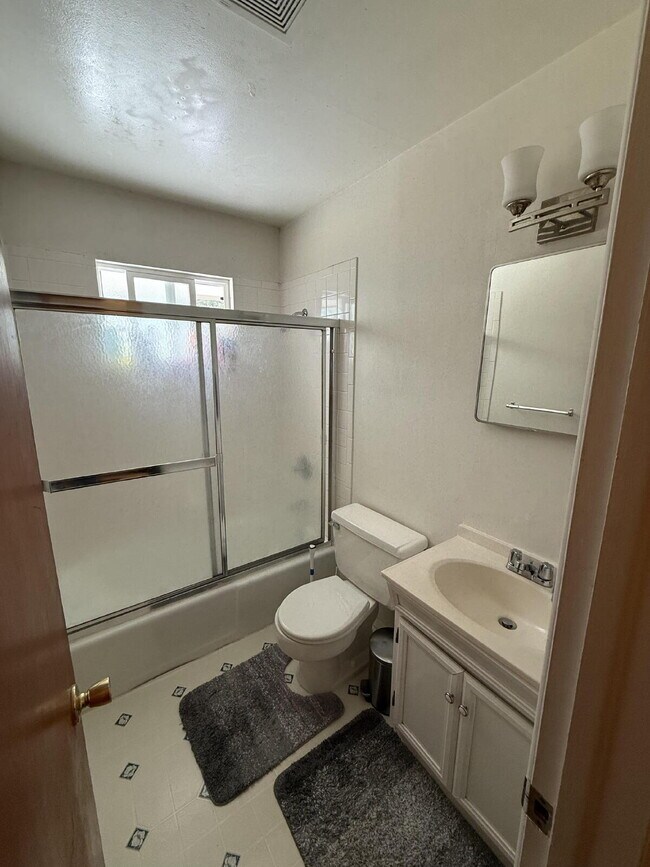 Building Photo - 3-Bedroom Home Available August 5th!
