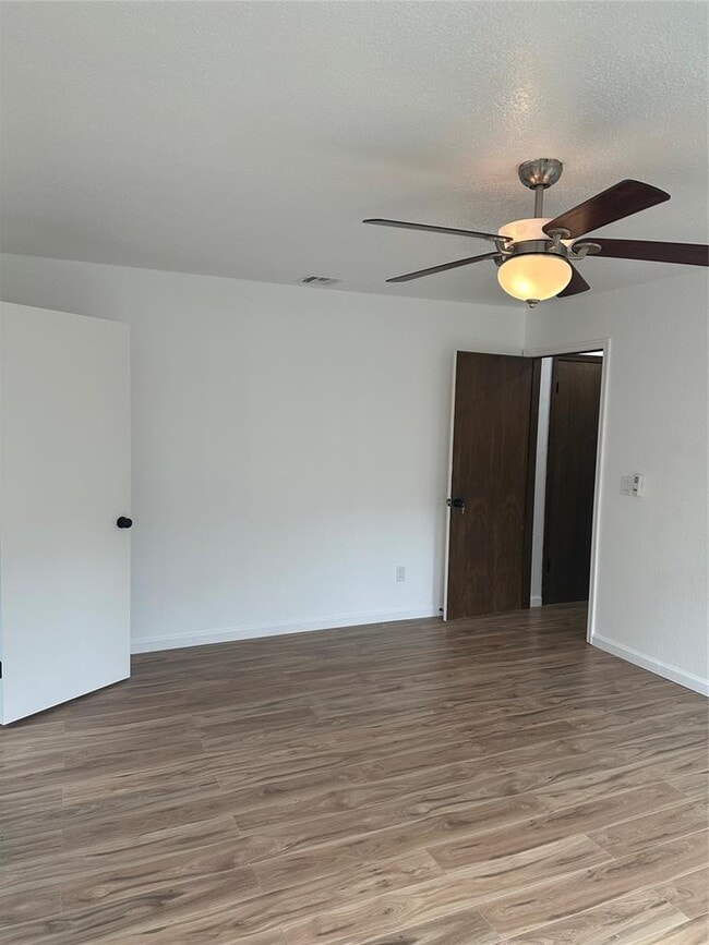 Building Photo - 1318 Alviola Ave