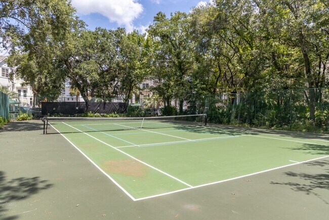 Building Photo - Lovely Townhome Available In Yacht Cove