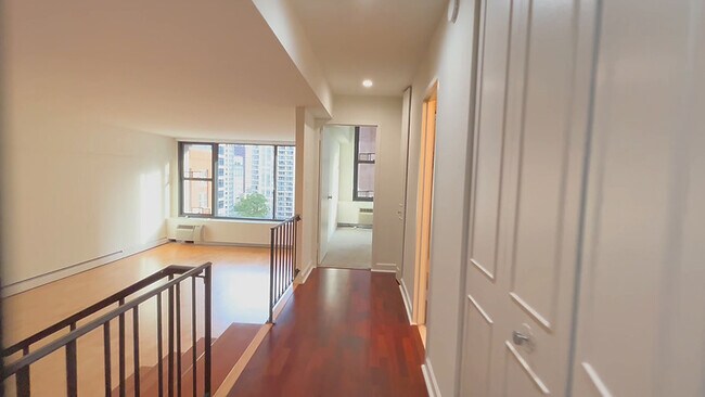 Building Photo - 833 N Dearborn St