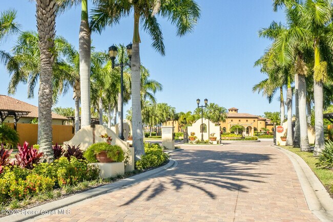 Building Photo - 724 Carlsbad Dr