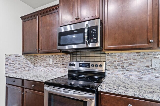 Building Photo - 220 Dinner Tree Sq