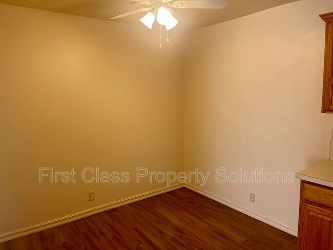Building Photo - 1132 N Gardner Ave