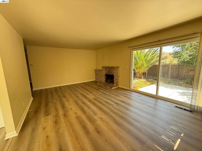 Building Photo - 1420 Primrose Way