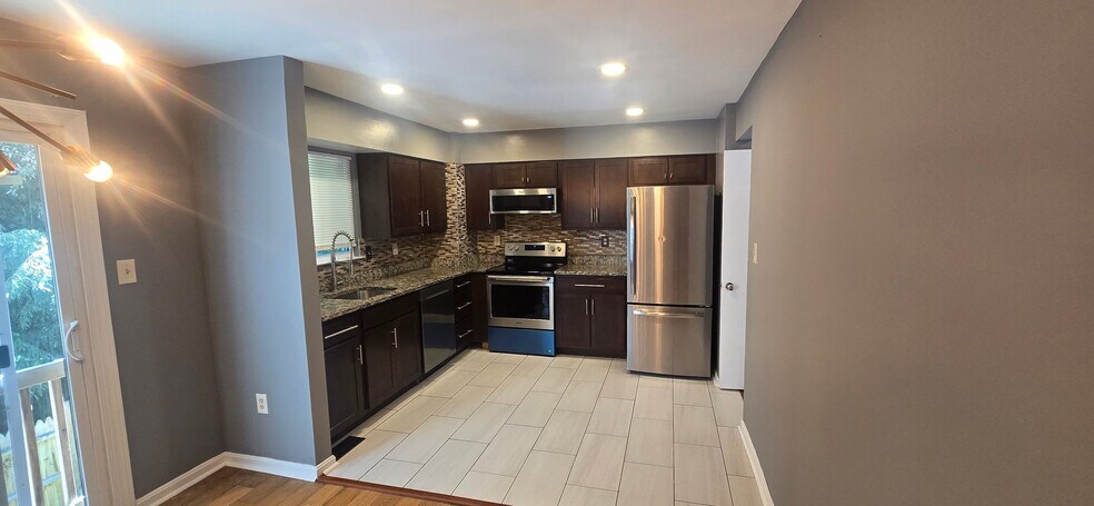 Building Photo - 14630 London Ln